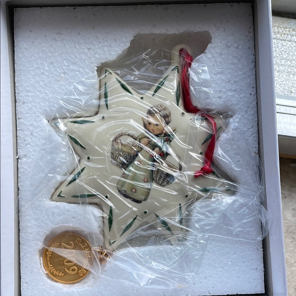 Danbury Mint Cream and Green Holiday Ornament